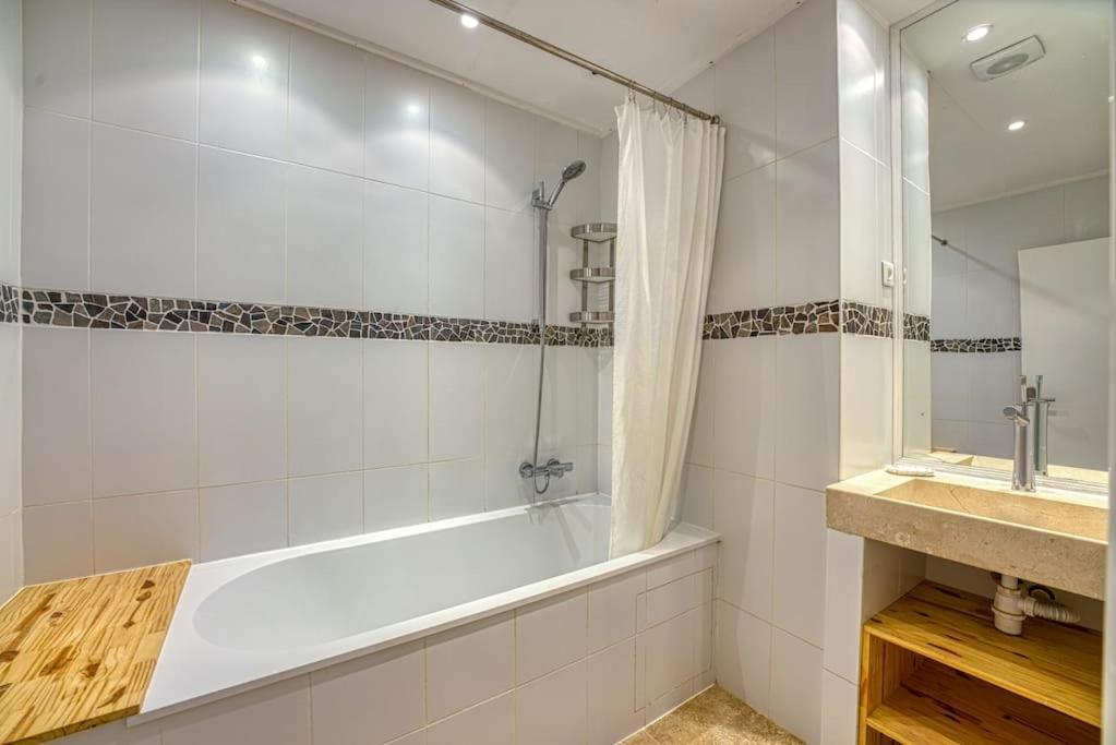 New - 1 Bed Apt Central Antibes Exterior foto